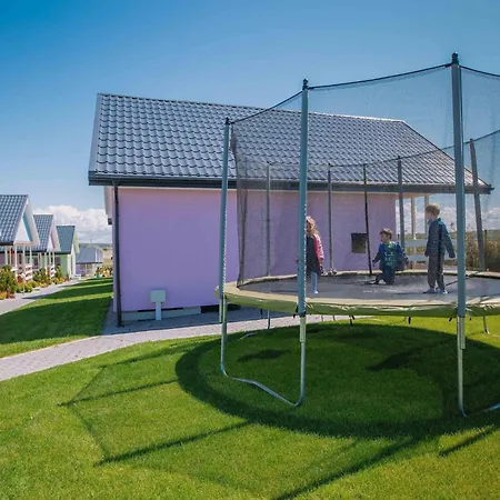 Family Resort, Houses, *