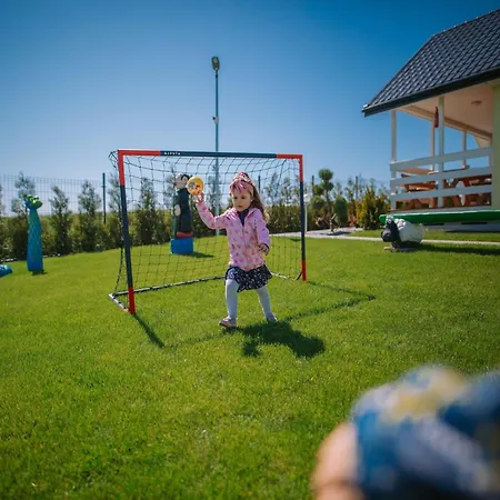 Family Resort, Houses, *