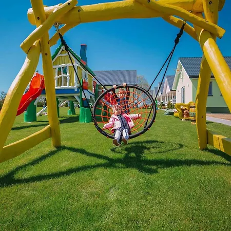 Family Resort, Houses, ボボリン