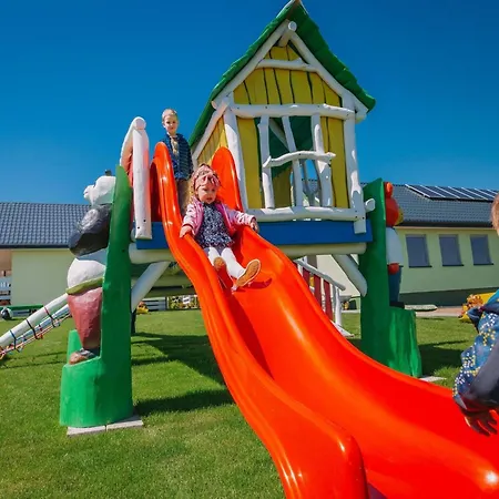 Family Resort, Houses, ボボリン